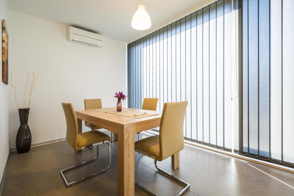 Ivni Apartmani Novigrad Istria Camera foto