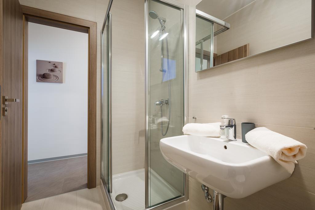 Ivni Apartmani Novigrad Istria Camera foto