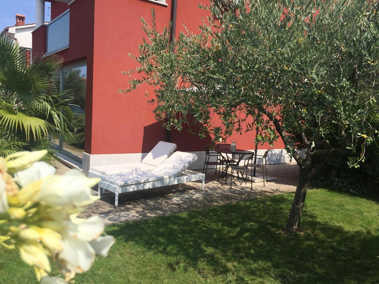 Ivni Apartmani Novigrad Istria Esterno foto